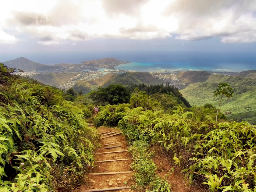 hawaii oahu kkuliouou ridge trail shutterstock 554199319.jpg