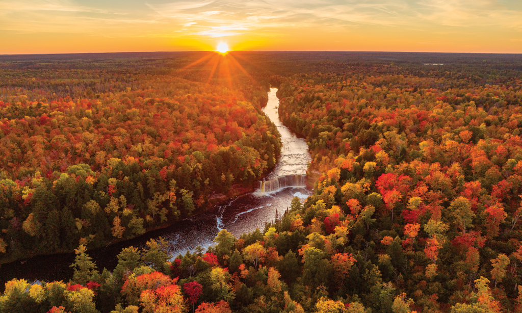Michigan Year-Round Destination: Explore Seasonal Splendor image c05830c3 729d 436b 81d5 eed0f0201582.png